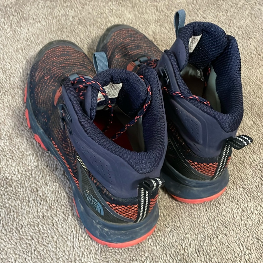 North face women’s hiking boots 8